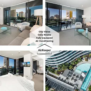 Holiday home Oasis // Broadbeach, Gold Coast