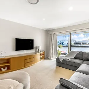 Holiday home By The Canal - Runaway Bay, Gold Coast