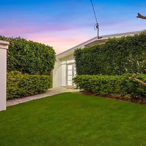 Villa Southport Oasis 6br Pool Central, Gold Coast