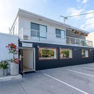 Surf Boutique Backpackers - Free Breakfast Ostello