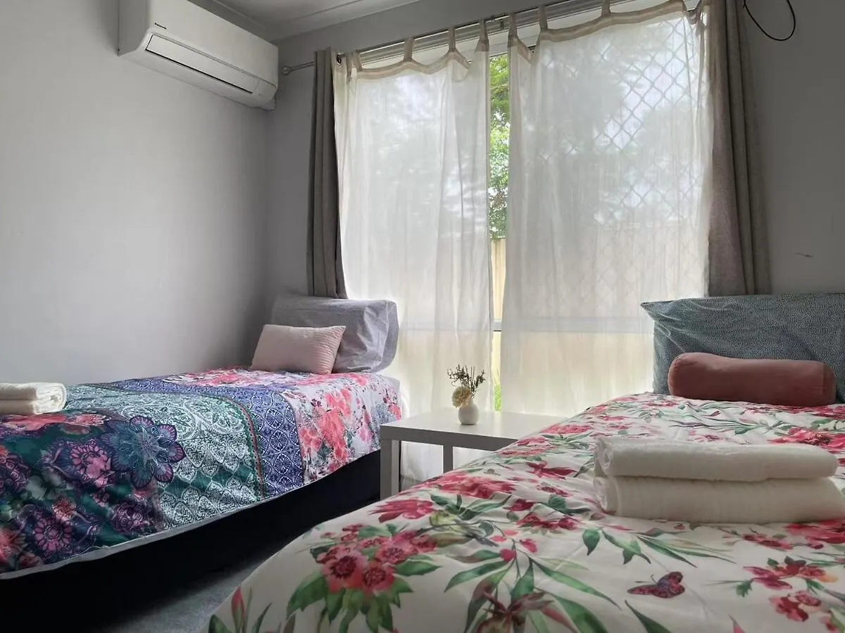 Runaway Bay Family Haven With 4Beds Gold Coast 0*,  Australia